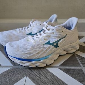 Mizuno Wave Sky 8 White and Blue Running Shoes Women's 8